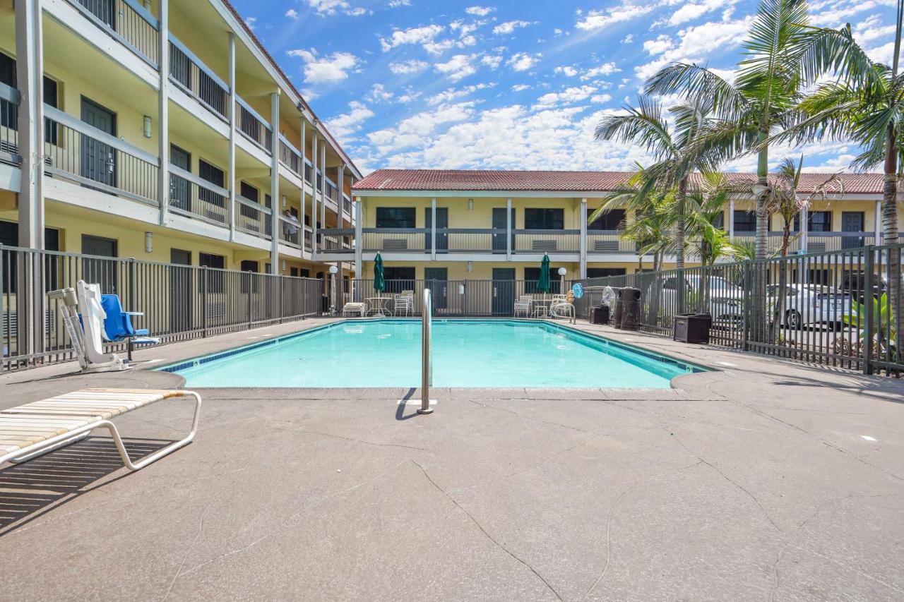 La Quinta Inn By Wyndham Costa Mesa Orange County Eksteriør bilde